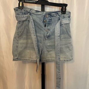 American Eagle Outfitters Mom Short Paperback Waist Button Fly, size 2